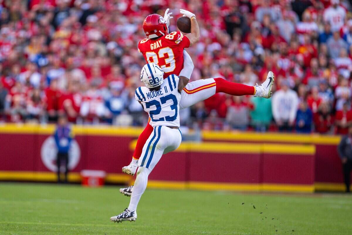 Kansas City Chiefs tight end Noah Gray (83) makes a jumping catch in the second half of the Chiefs game against the Indianapolis Colts on Sunday, November 23, 2025, at GEHA Field at Arrowhead Stadium.