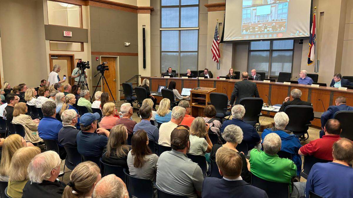 The Raymore City Council on Monday before voting to approve an agreement intended to block a nearby landfill