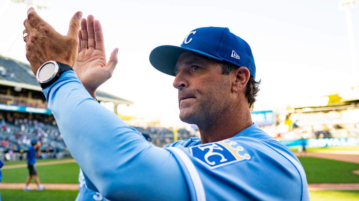 Kansas City Royals manager Mike Matheny (22) acknowledges the crowd after the final home game of the season. The Royals defeated the Seattle Mariners 13-12 at Kauffman Stadium on Sept 25, 2022.