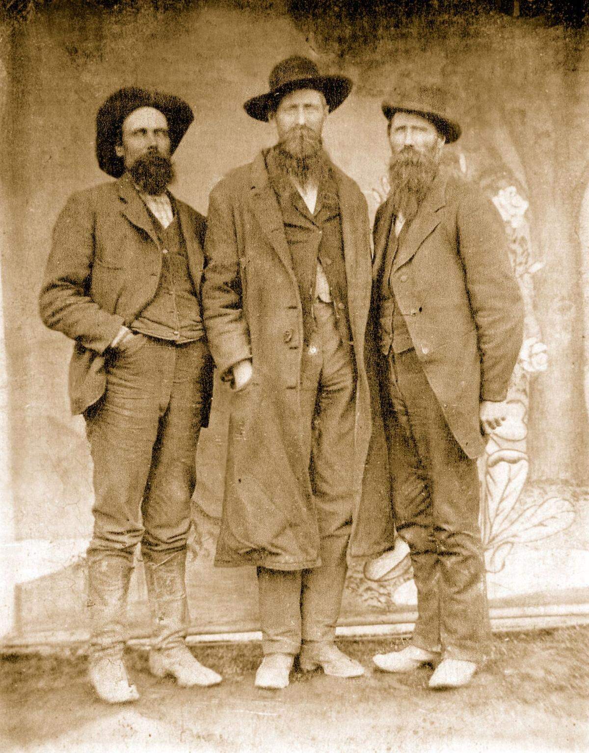 The photo in question. All we know for sure is that the men are not Jesse James, Frank James and Cole Younger.