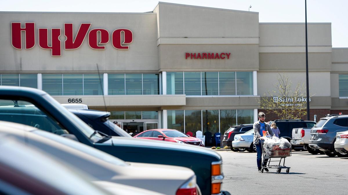 All Hy-Vee locations will close on Thanksgiving for the first time in the company’s 92-year history.