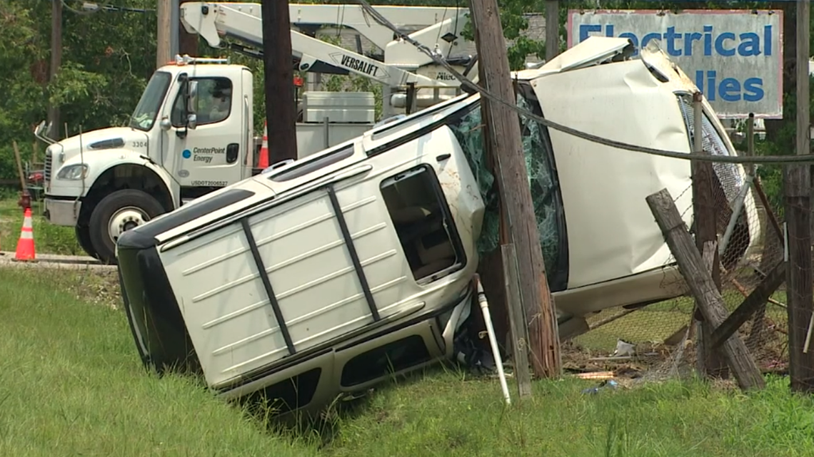 A 3-year-old child died when an intoxicated driver struck a utility pole, Texas cops say.