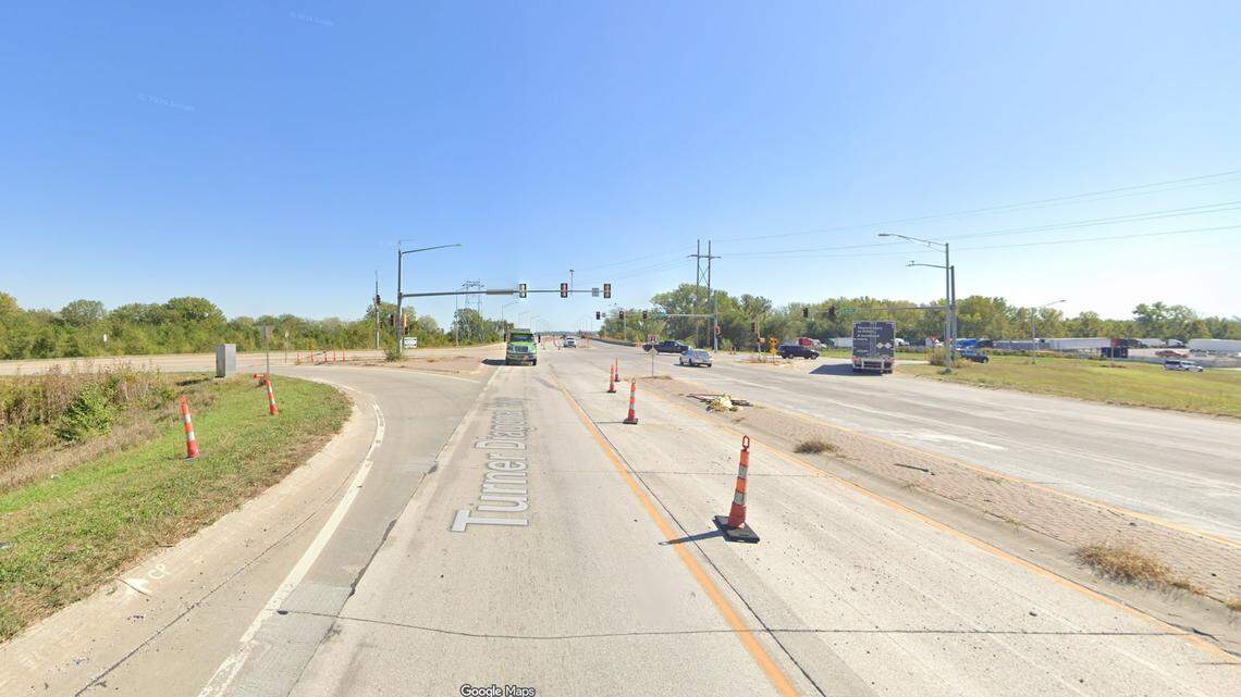 Motorcyclist dies after running off road in Kansas City, Kansas