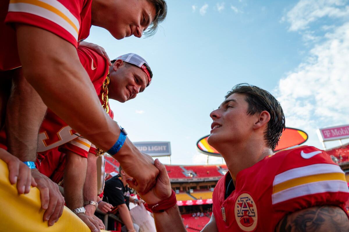 Kansas City Chiefs RB Louis Rees-Zammit (9) greets family in the stands after the Chiefs’ 24-23 loss to the Lions. (081724, Arrowhead Stadium)