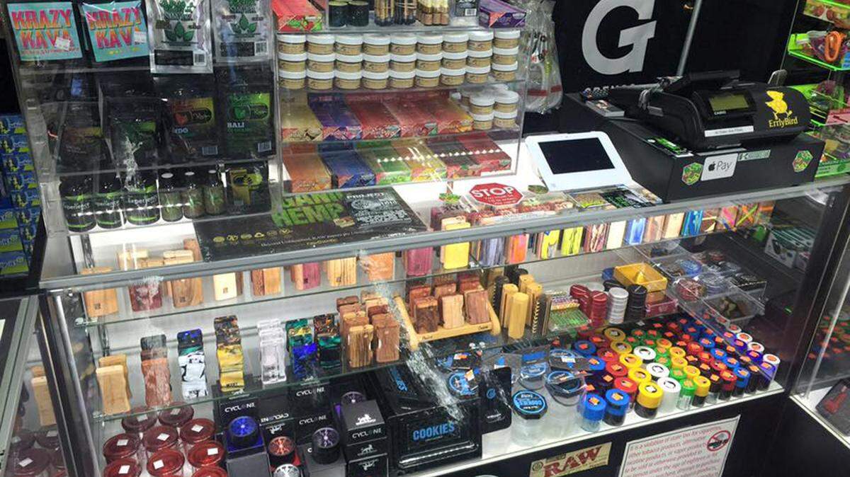 The Hub smoke shop on North Oak Trafficway in Gladstone