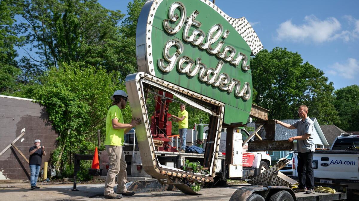 Kansas City neon museum nabs iconic Italian restaurant sign