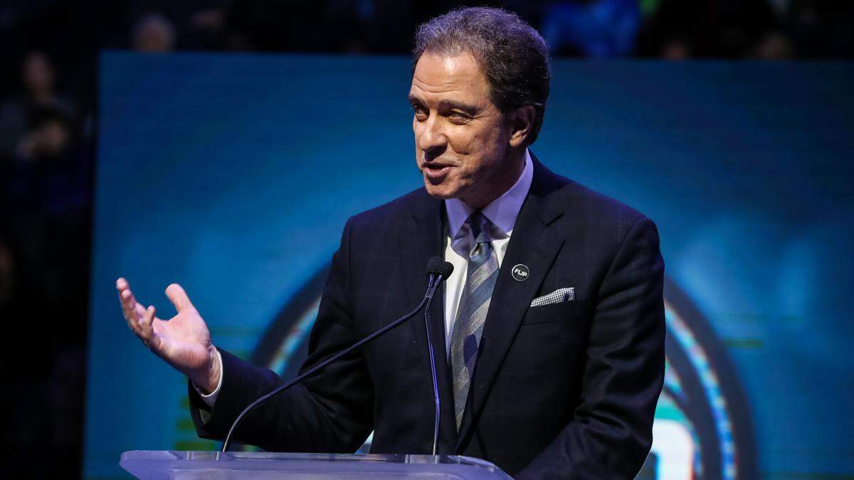 Sports broadcaster Kevin Harlan