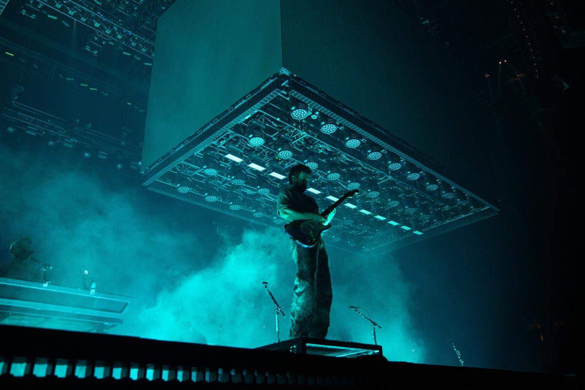 Linkin ParkÕs Alex Feder plays the guitar at the T-Mobile center on Sunday, Aug. 31, in Kansas City.