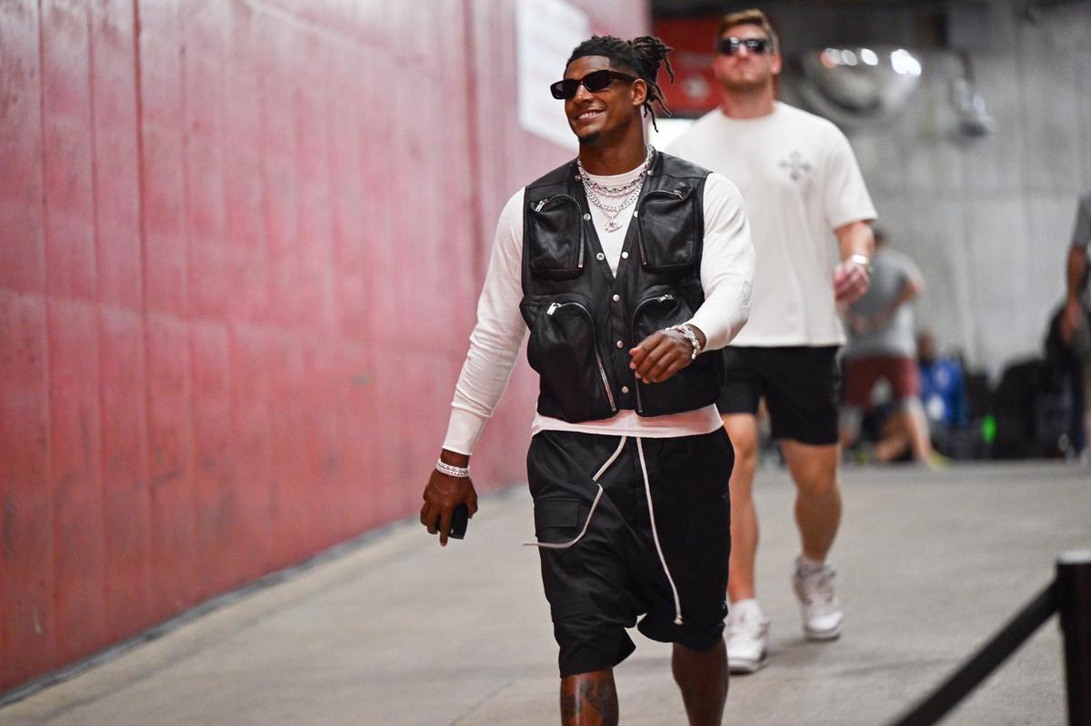 Running back Isiah Pacheco got the “wear black” memo.