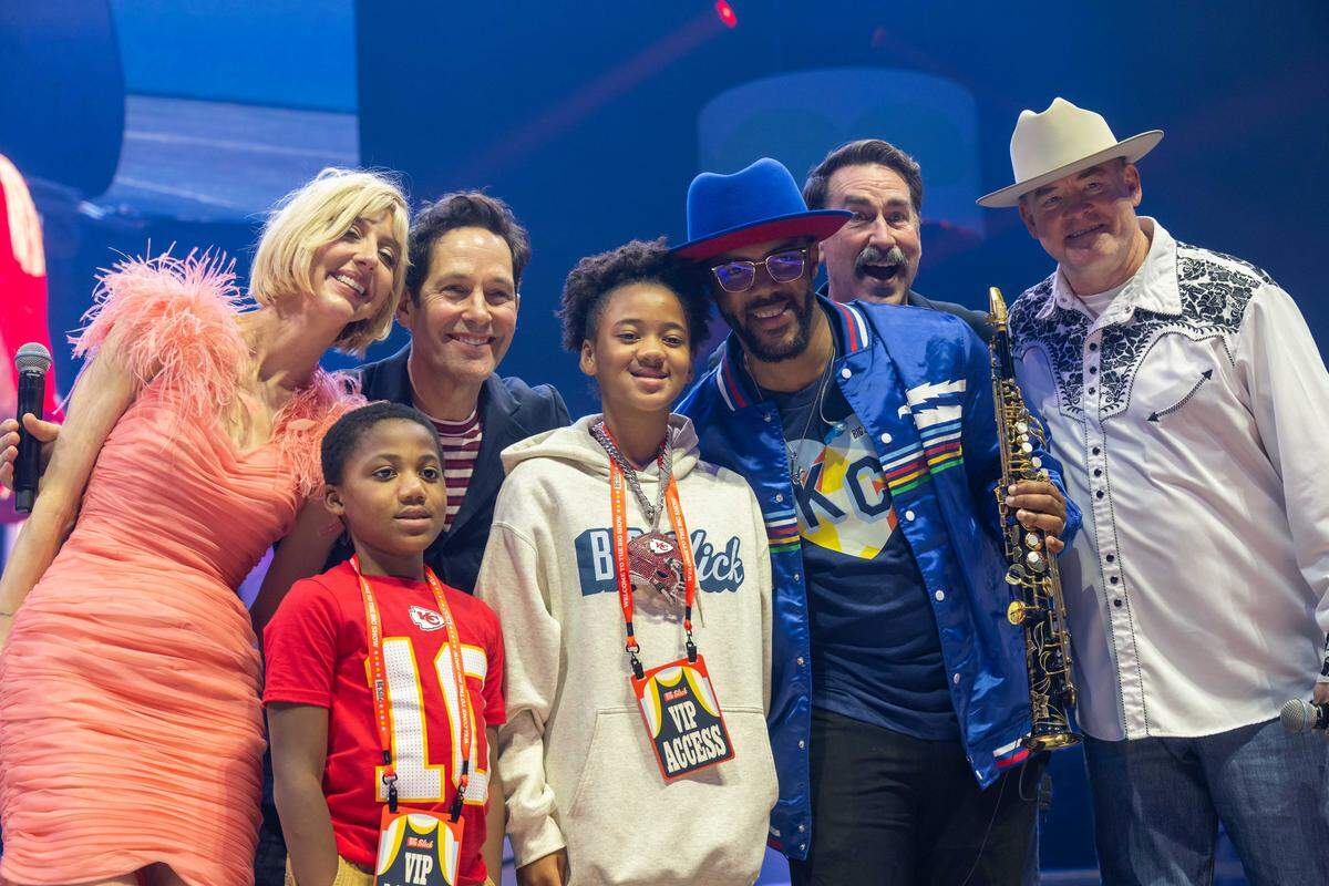 JahVelle Rhone, Layla Rhone, and Logan Rhone take a photo with the hosts of the Big Slick at the Big Slick fundraiser on Saturday, May 30, at T-Mobile Center. Layla Rhone, 10, is a cancer survivor.