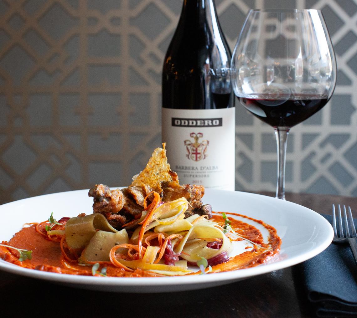 La entrada de muslo de pollo crujiente en Tannin Wine Bar &amp; Kitchen.