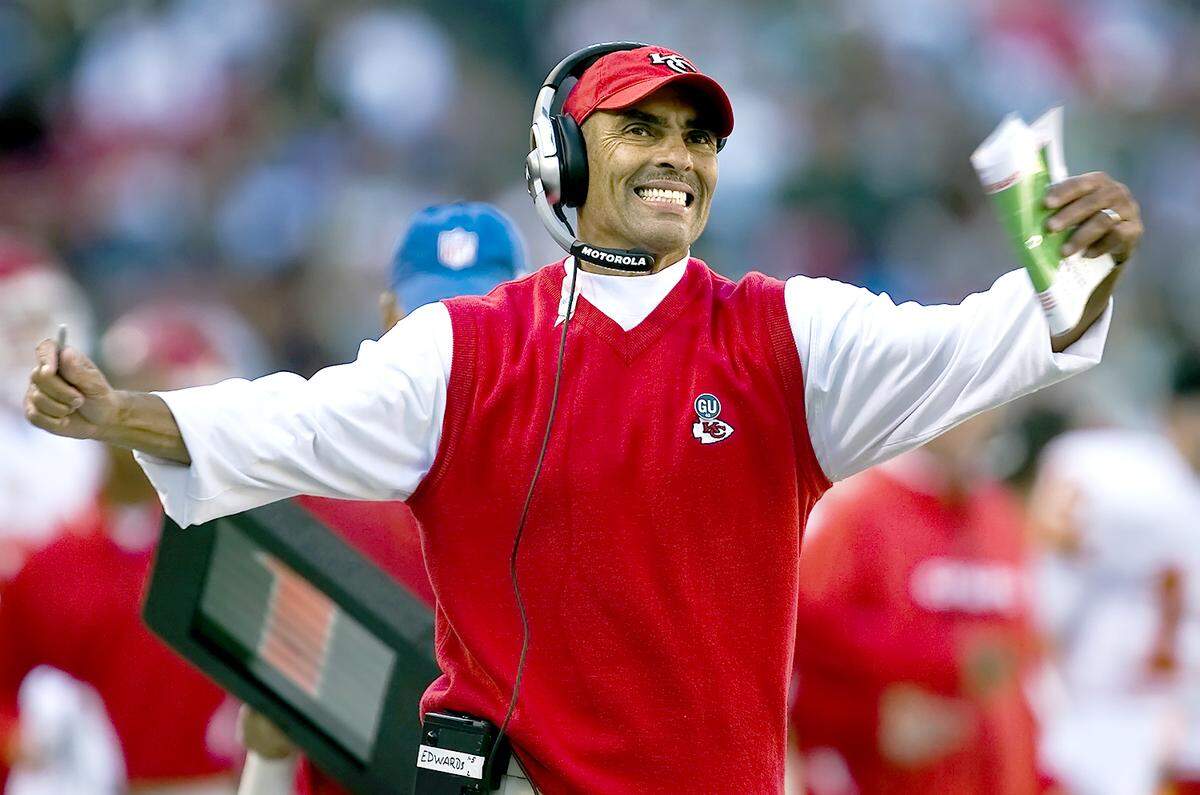 Herm Edwards served as the head coach of the Kansas City Chiefs from 2006 to 2008. During his tenure, the Chiefs posted a record of 15 wins and 33 losses, including a playoff appearance in his first season.