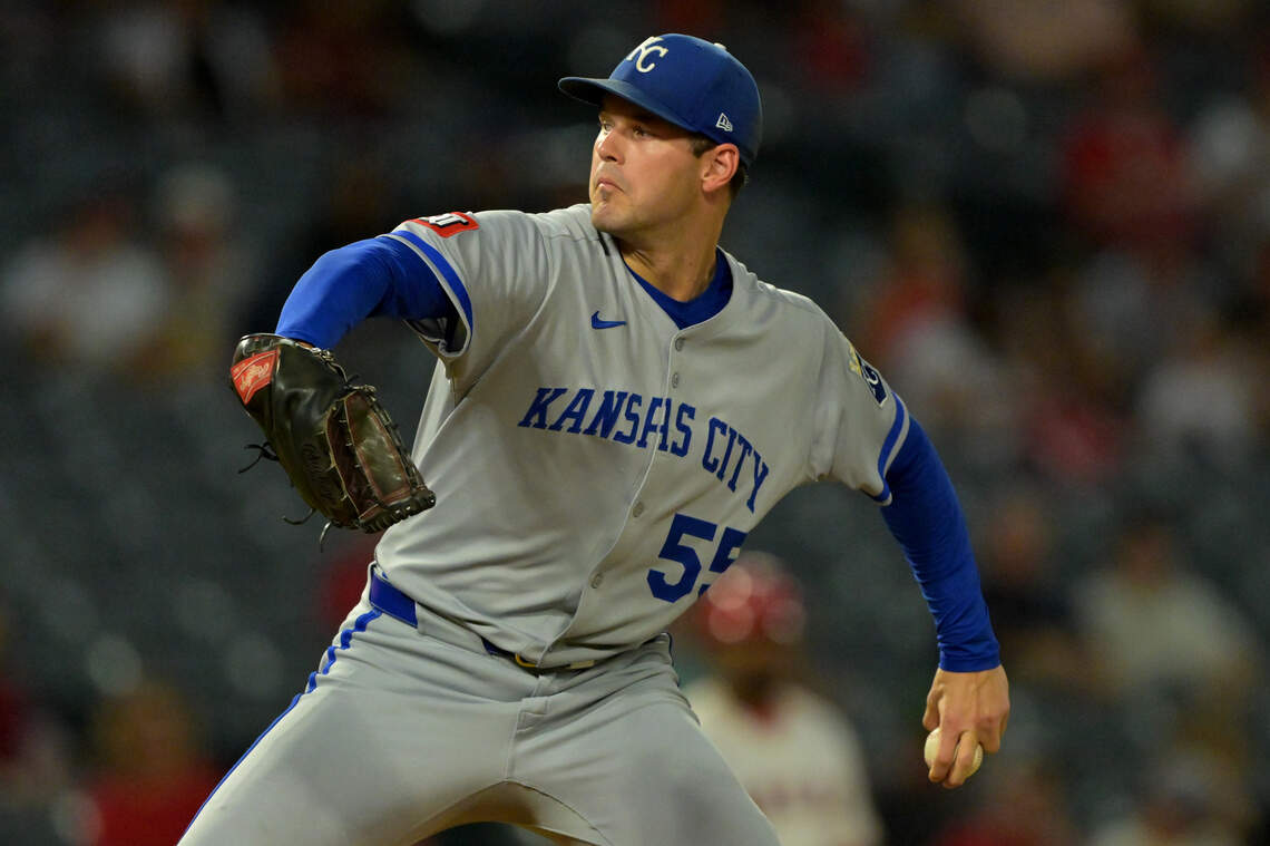 Usatsi_27154065.jpg O arremessador de Kansas City Royals Cole Ragans (55) entrega durante o primeiro turno contra o Los Angeles Angels no Angel Stadium em 23 de setembro de 2025.