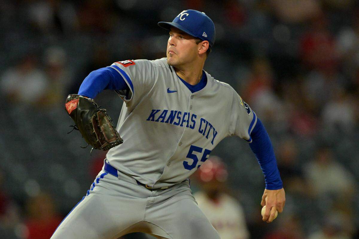 Kansas City Royals starting pitcher Cole Ragans (55) delivers during the first inning against the Los Angeles Angels at Angel Stadium on Sept. 23, 2025.