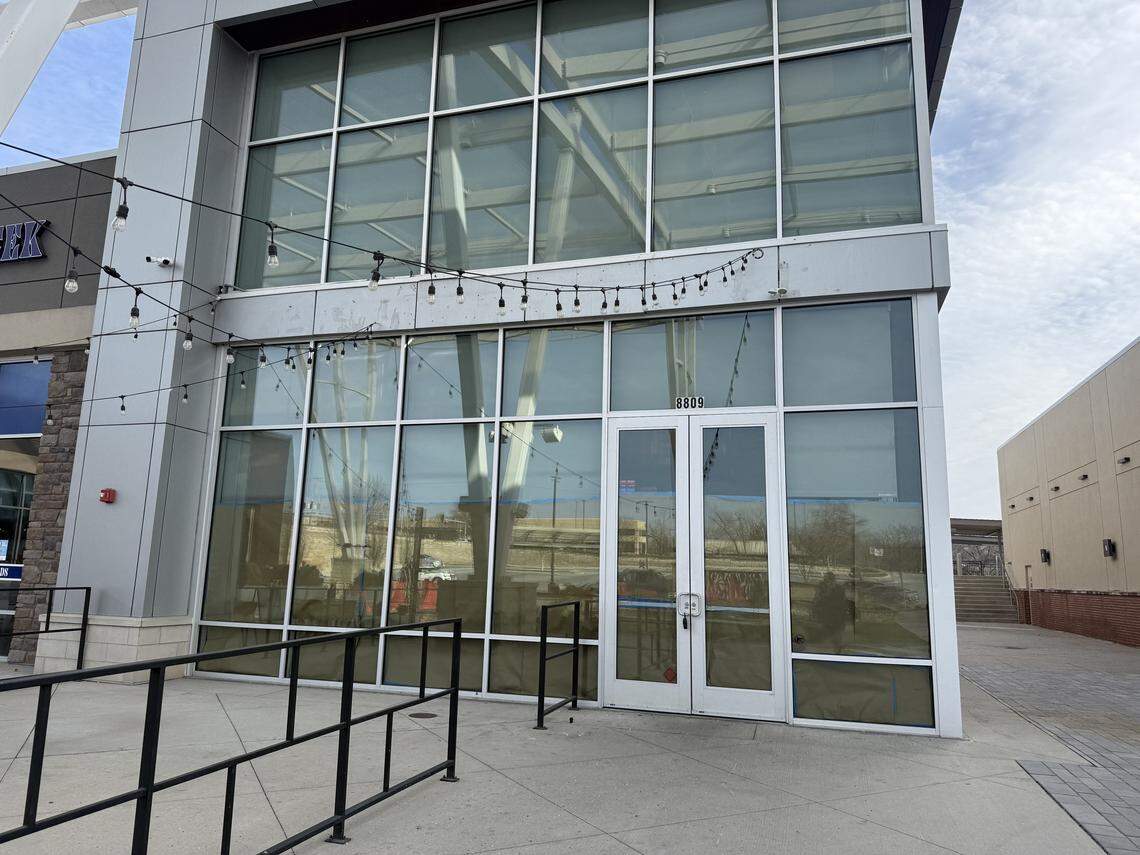 The former Chuck’s Arcade space appears to be closed.