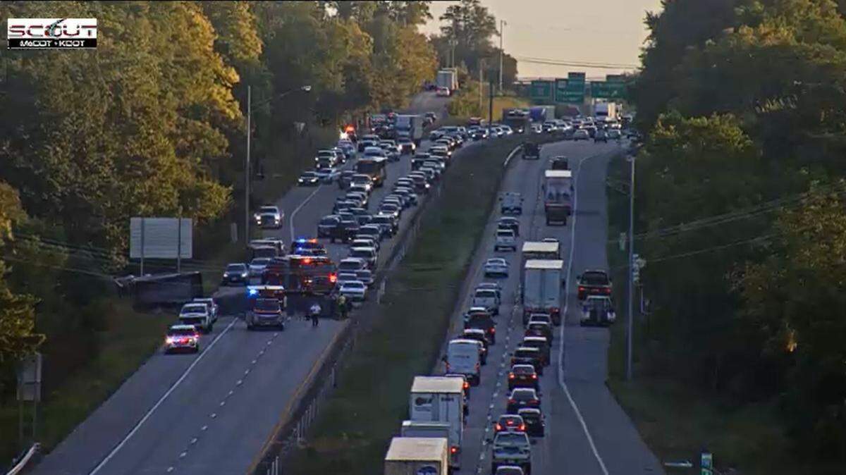A mutli-vehicle crash involving a dump truck that spilled its load of asphalt forced a portion Interstate 35 in Kansas City to shut down during Wednesday morning’s rush hour. The crash occurred shortly before 8 a.m., closing the southbound lanes of the highway between North Brighton Avenue and North Chouteau Trafficway.