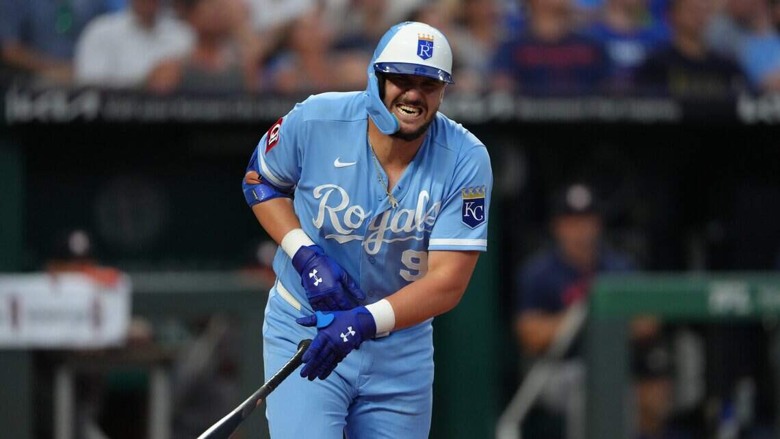Royals’ Vinnie Pasquantino exits Saturday’s game with injured hand: what we know