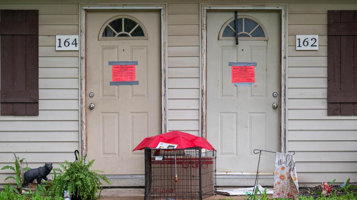 Warning signs were posted on doors at Aspen Place Apartments in Gardner on Wednesday, May 7, 2025. Residents of the apartment complex were forced from their homes after the city condemned the property due to several safety concerns including consistent water main damage, causing the water to be shut off for days.