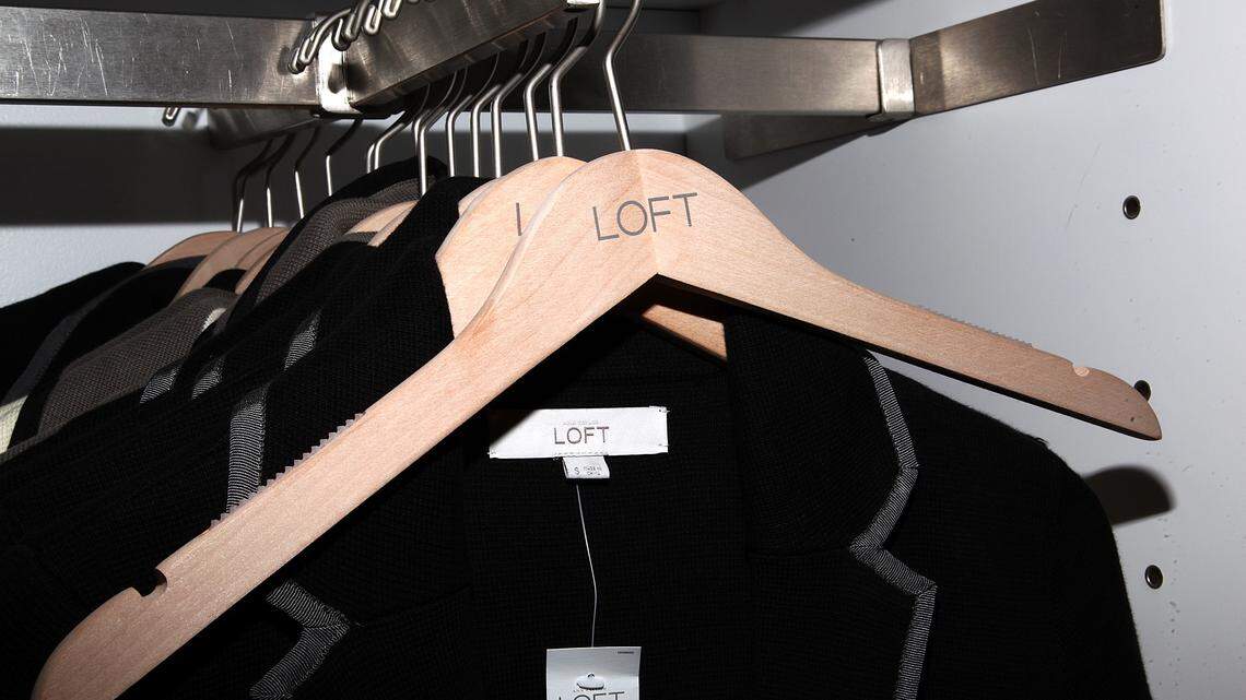 No need for store-bought clips: slide off or wedge hanger clips to seal snack bags, hang them for easy access, and extend freshness for days.