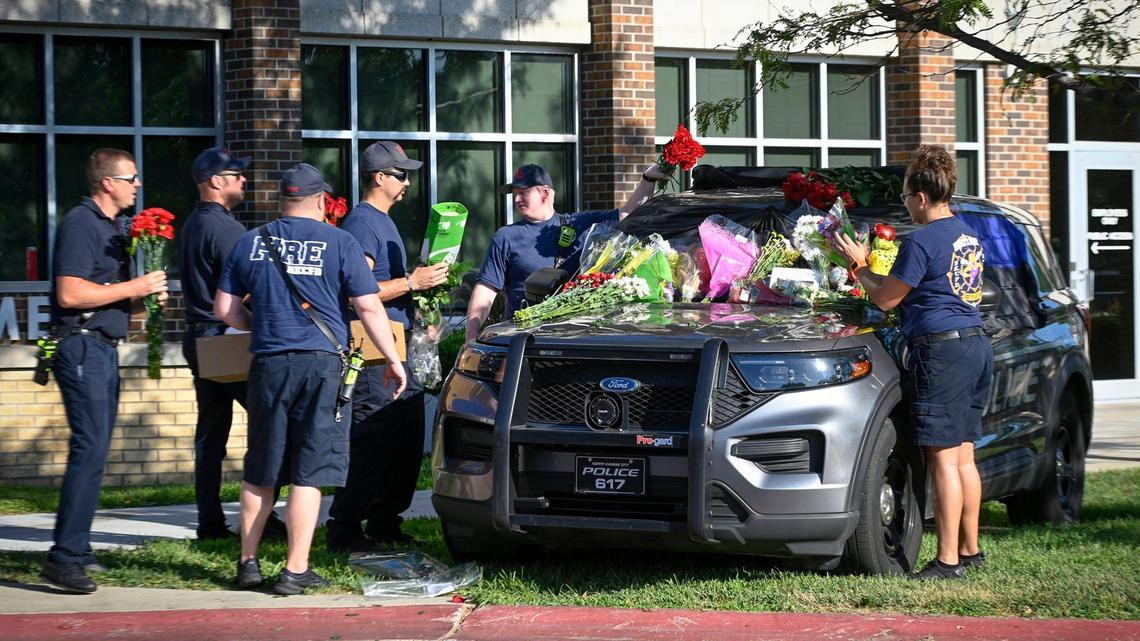‘We love you brother’: Community pays respects for fallen North Kansas City officer