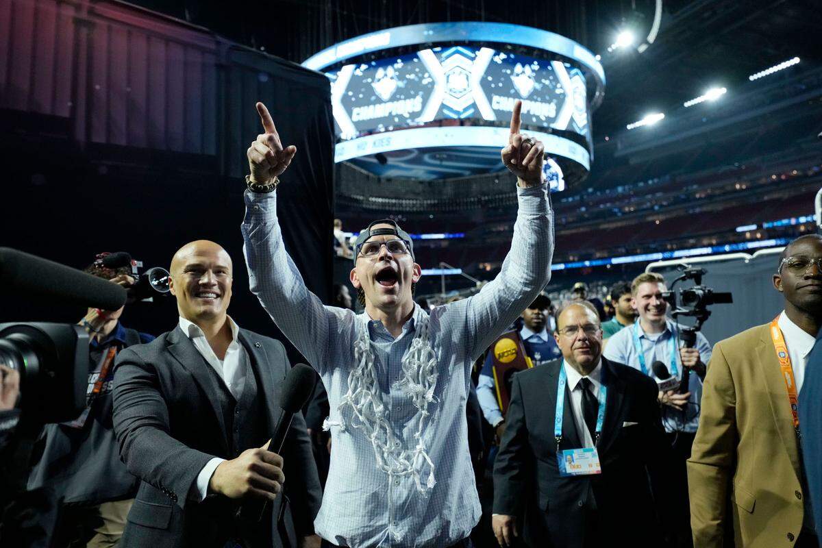 Last season, UConn and head coach Dan Hurley were left out of the in-season projection of the top 16 overall seeds for the NCAA Tournament. The Huskies went on to win the national championship.