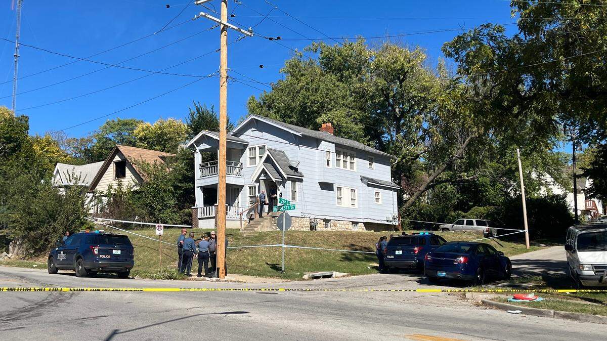 Kansas City police investigate a homicide Monday, Sept. 26, 2022, in the 2500 block of Hardesty Avenue.