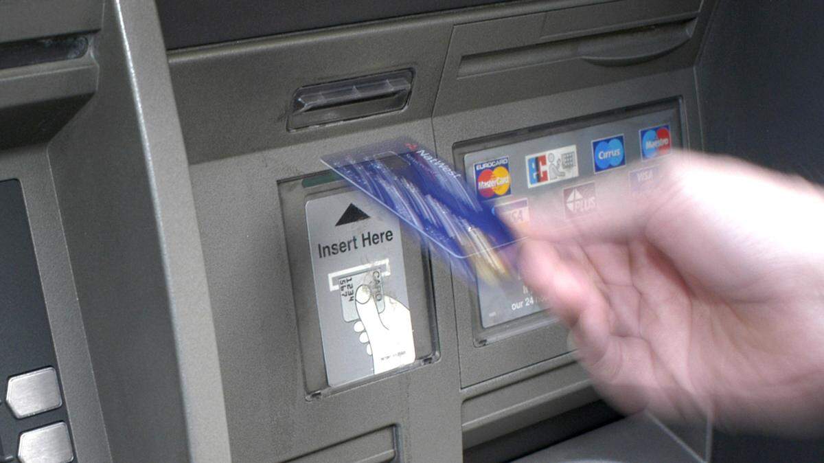How does a $20 cash withdrawal at Ward Parkway Shopping Center turn into a $36.50 transaction?