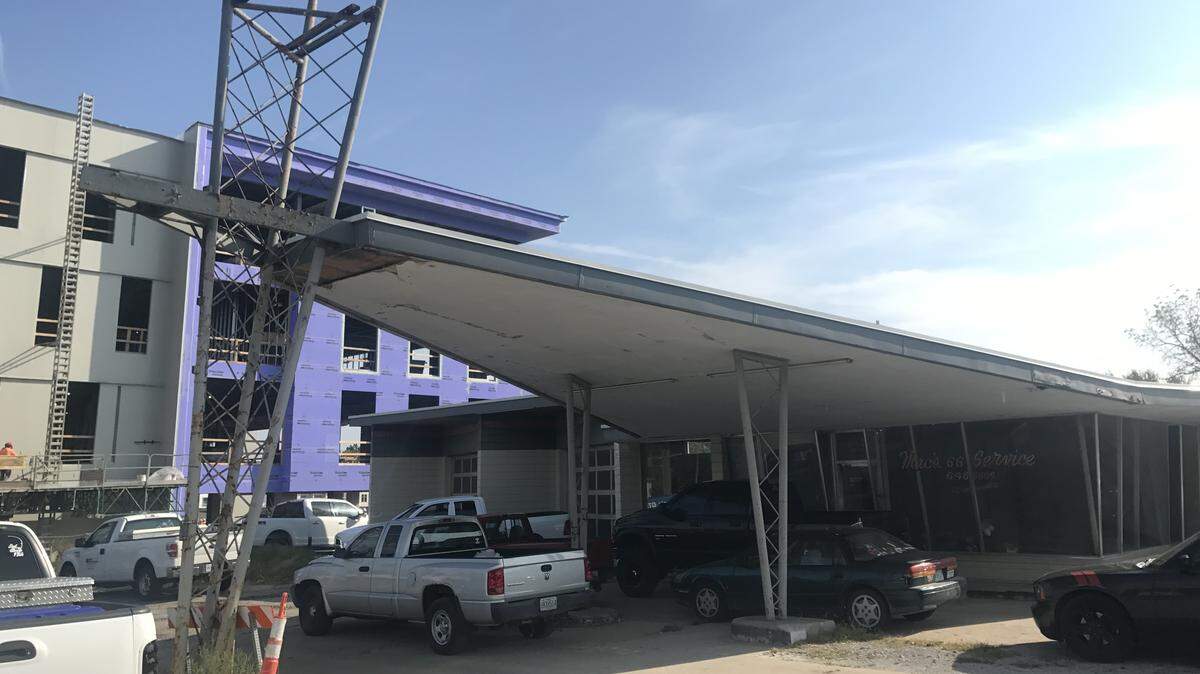 Mac’s 66 Service closed at 8139 Metcalf Ave. in 2017.