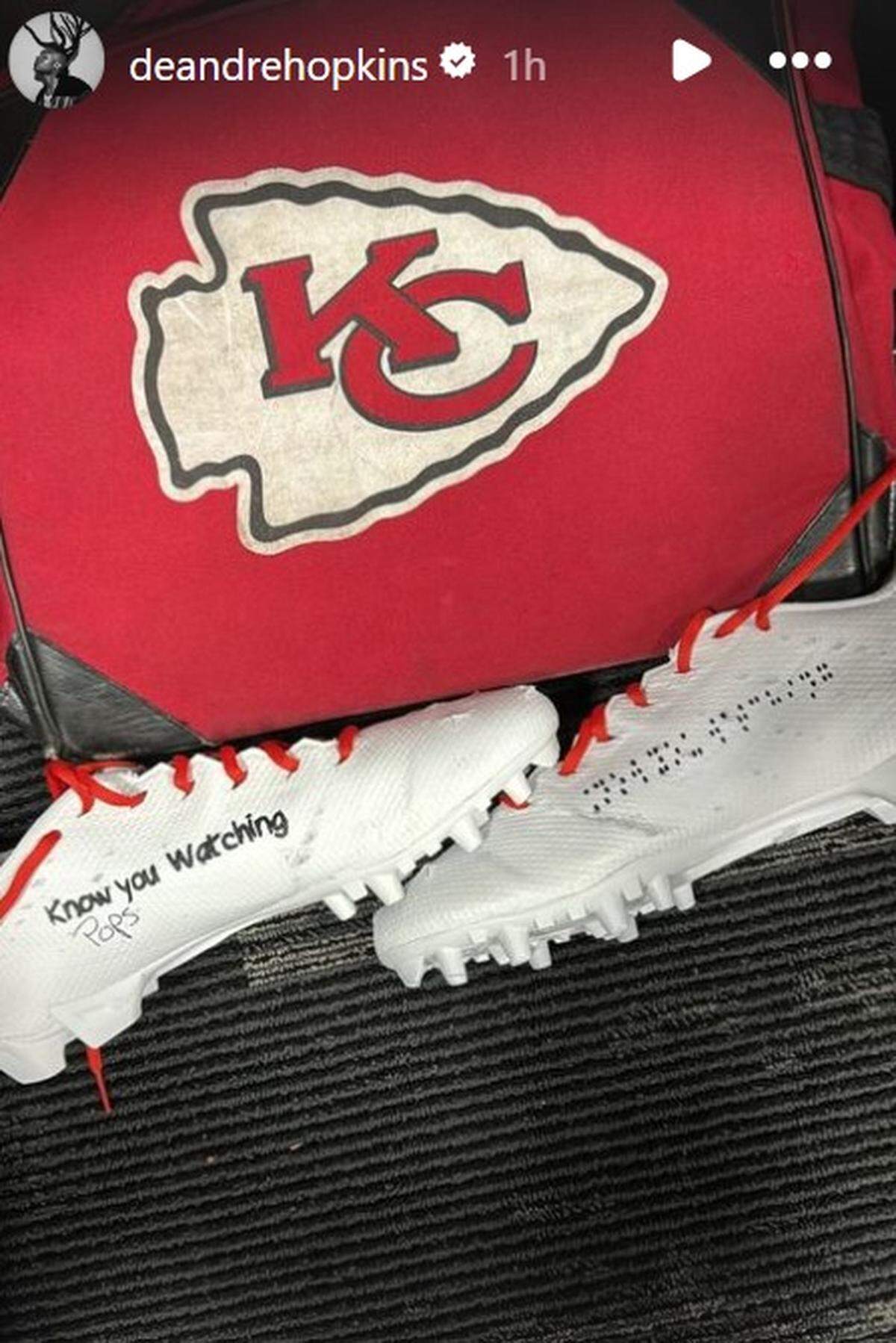 Chiefs receiver DeAndre Hopkins honored his parents with his cleats in KC debut.