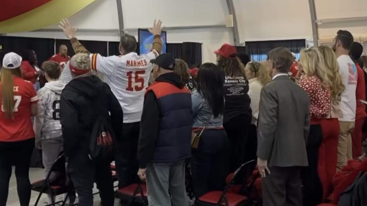 As they have done for 10 seasons, the Kansas City Chiefs hosted a church service before the noon home game Sunday against Denver. CEO Clark Hunt (in the suit) and his wife, Tavia Hunt, worshiped with fans at the stadium.