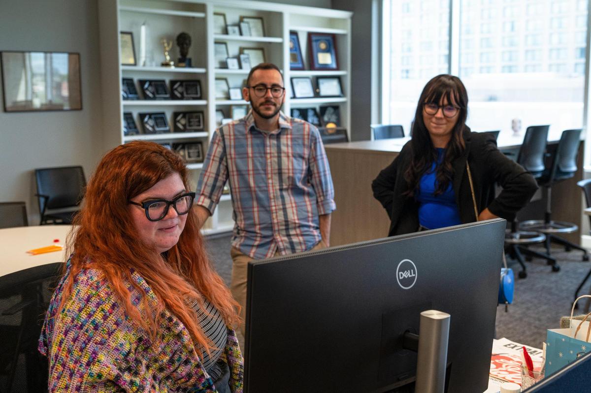 Hannah Wise, left, talks with Scott Chasen and Maddie Hartley in September 2023 at The Kansas City Star.