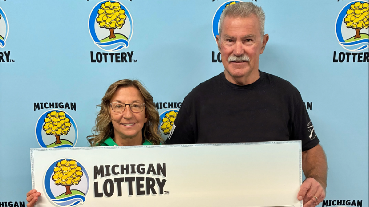 A woman noticed the Club Keno jackpot reset, then she checked her ticket and realized she won big.