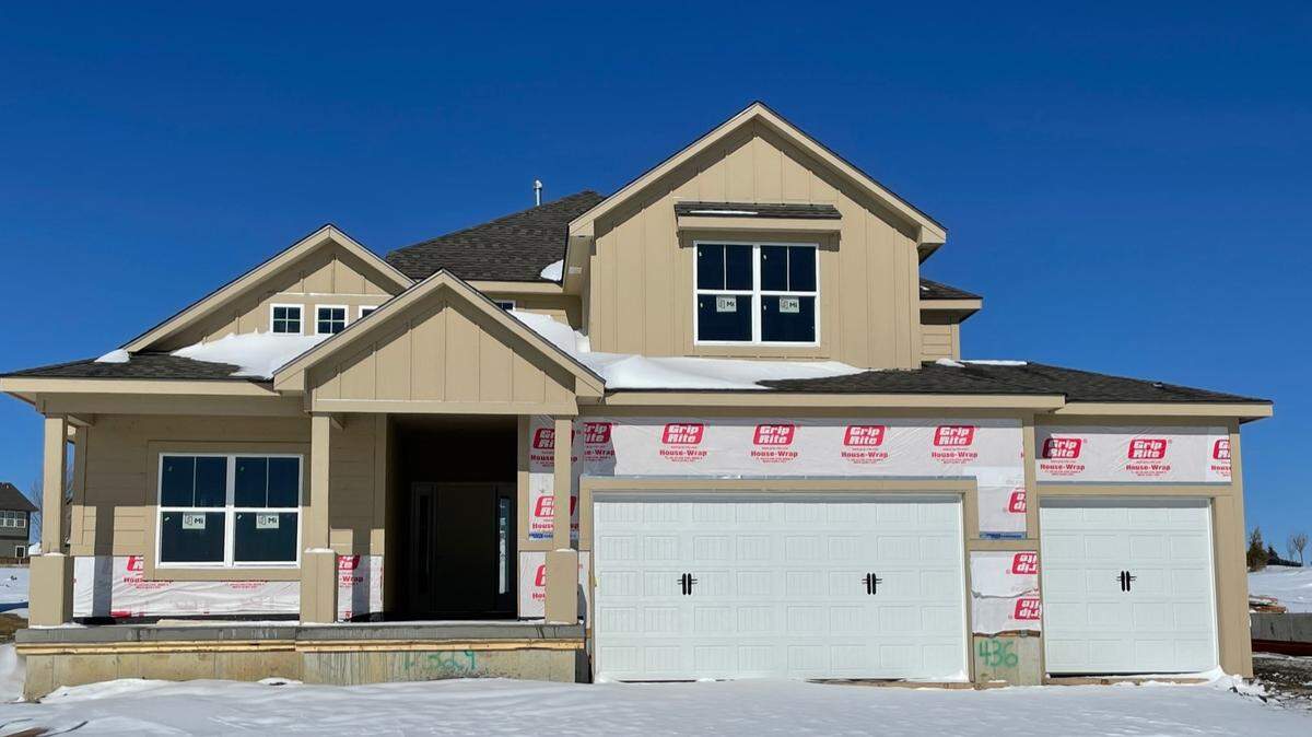 Rob Washam Homes’ featured Archer III 1½-story at 17324 Richards St. can be completed by late spring. Priced at $739,000, the home includes four bedrooms plus loft and covered front and rear patios backing to future green space.