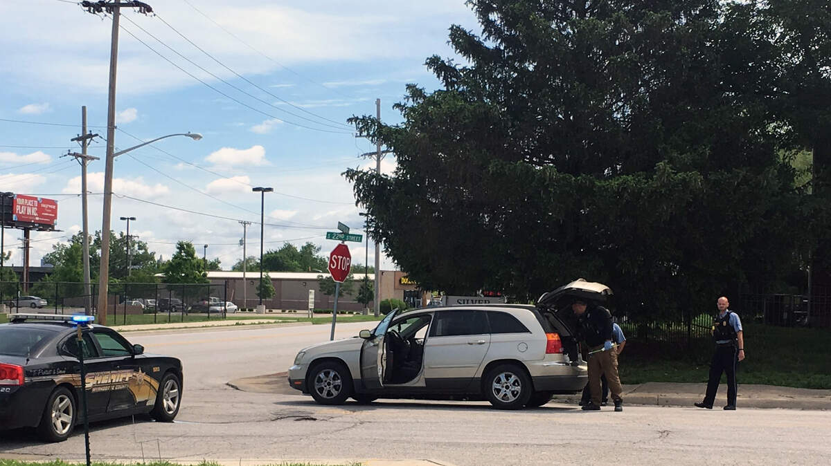 Man shot at carjacking victim Sunday in Kansas City, Kansas | Kansas ...