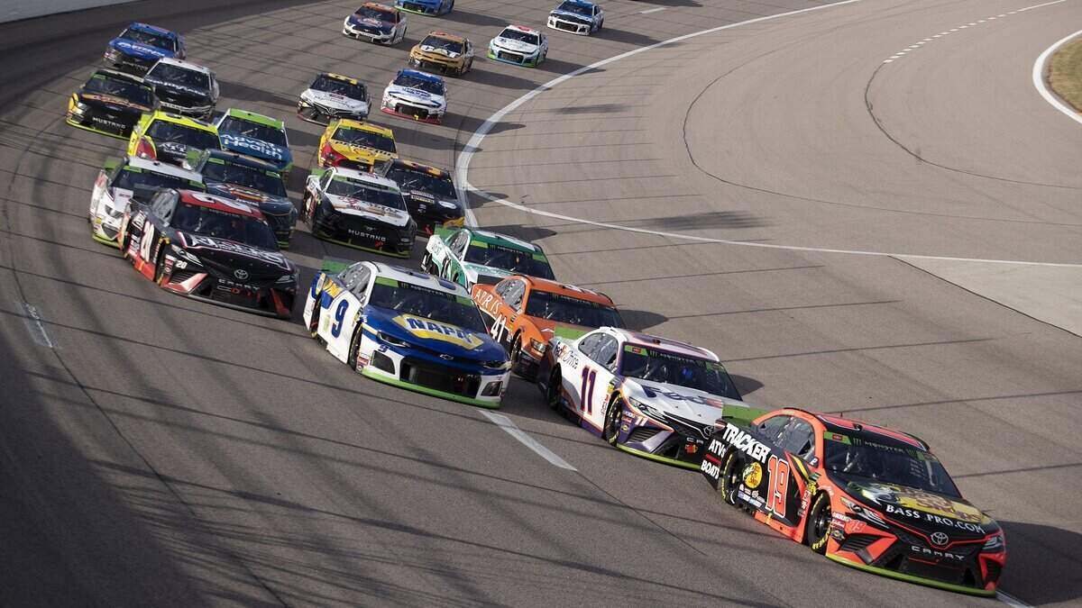 NASCAR racing action returns to the oval at Kansas Speedway this week.