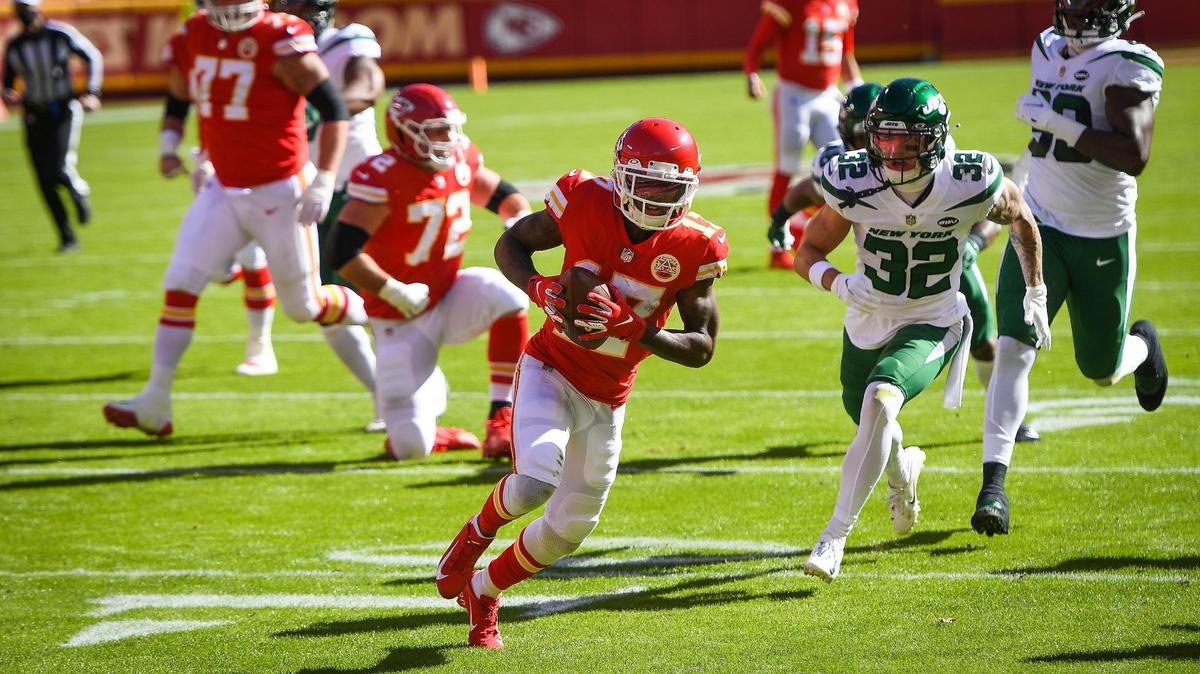 Kansas City Chiefs wide receiver Mecole Hardman runs in for a touchdown in the first quarter against the New York Jets Sunday, November 1, 2020, at Arrowhead Stadium in Kansas City, Missouri.