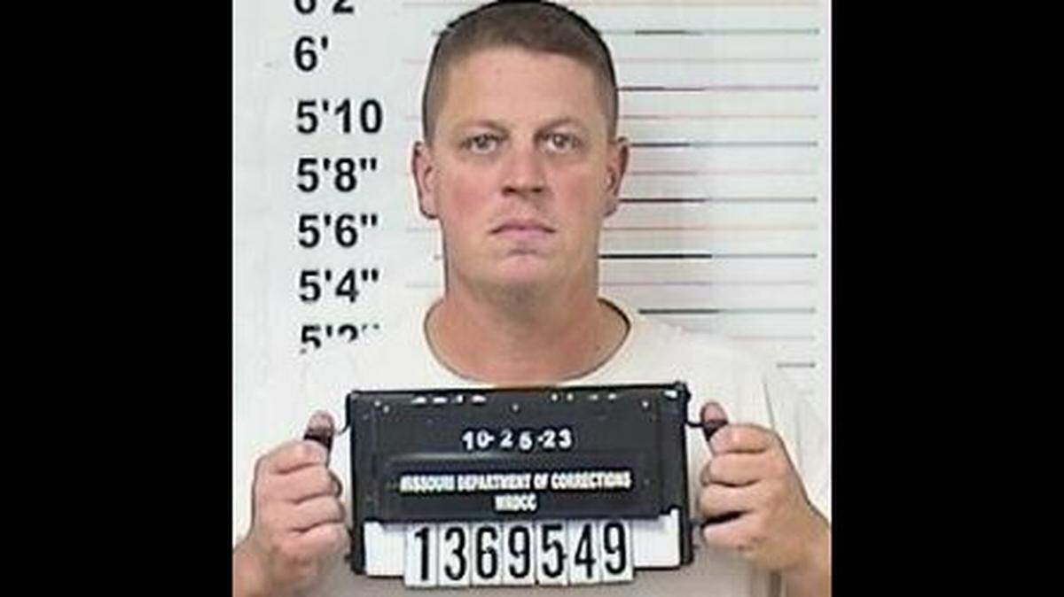 Former Kansas City police detective Eric J. DeValkenaere is photographed in the custody of the Missouri Department of Corrections.