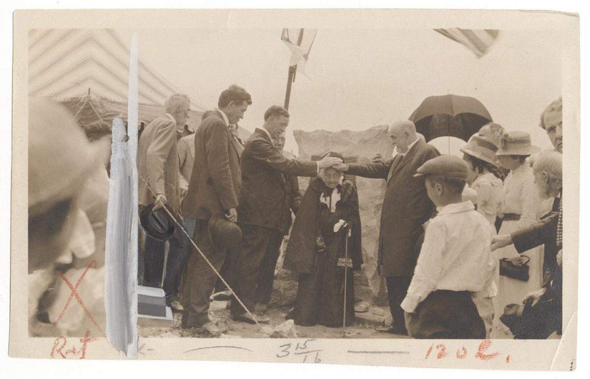 Julia Stinson, a Shawnee descendant born in 1834, was blessed by Bishop William O. Shepard, left, and Bishop Eugene R. Hendrix during the 1917 the dedication. 