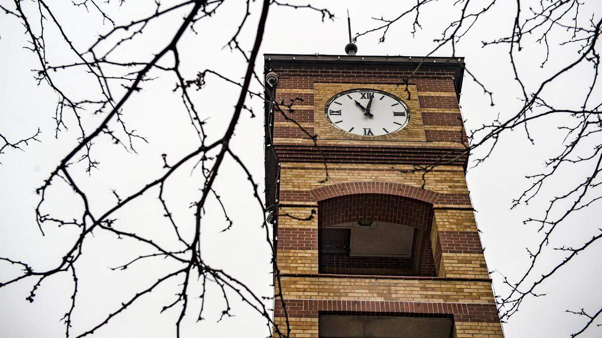 A clock tower rises above downtown Overland Park. Daylight saving time starts on Sunday, March 9, 2025.