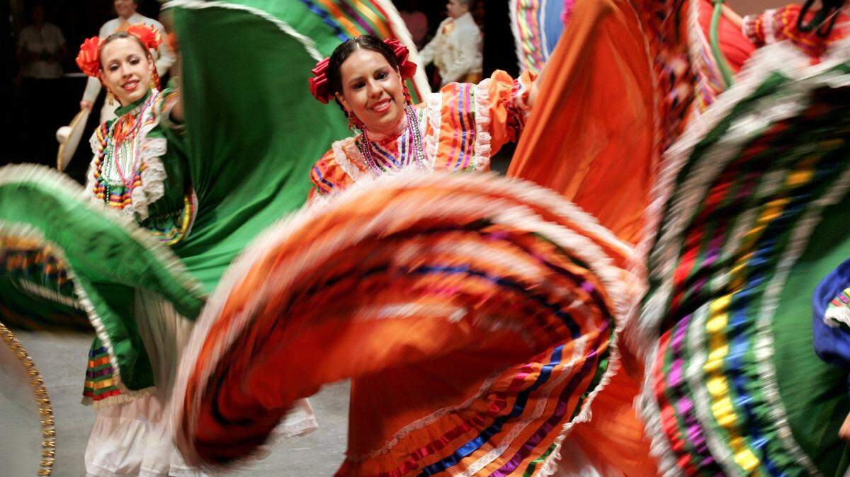 El Grupo Folklorico Atotonilco will be among the performers at the Nelson-Atkins Museum of Art on Saturday.