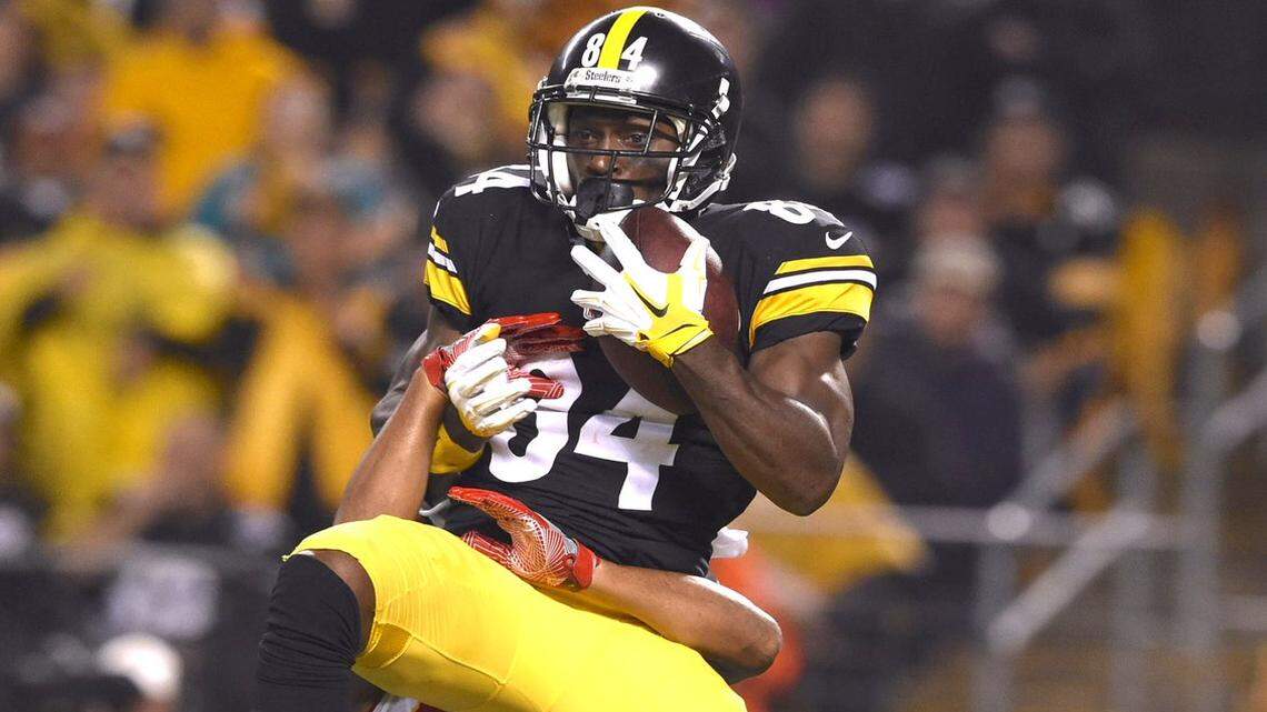 The Steelers' Antonio Brown had four receptions for 64 yards and two touchdowns in the first half against the Chiefs on Sunday night in Pittsburgh.