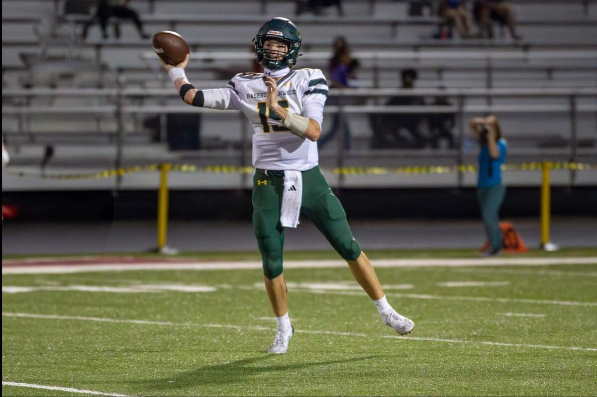 Basehor-Linwood High School junior quarterback Carson Dixon