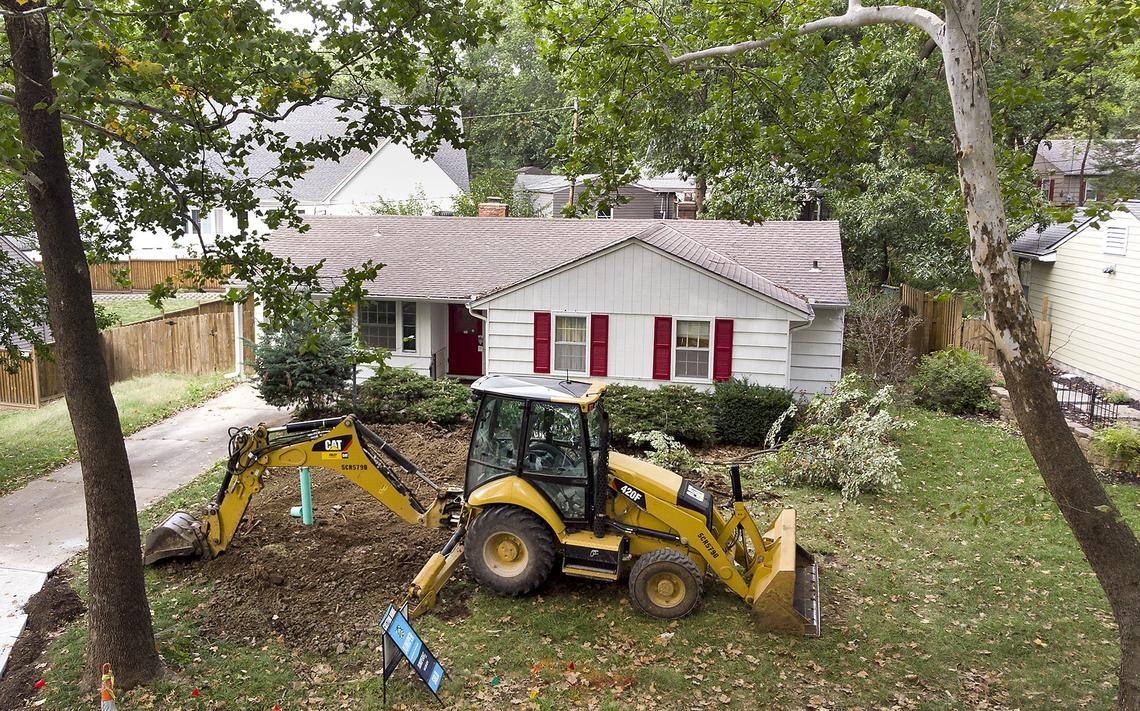 A traditional 1950’s era ranch-style home will be torn down in 7100 block of Cherokee Drive in Prairie Village to make way for a large custom home. The new home, which will be approximately 3,900 square feet, is planned on the lot. The trend of tear-down and rebuilds continues in Prairie Village, where the City Council has been dealing with the neighborhood design standards and hopes to vote on the guidelines Monday night.