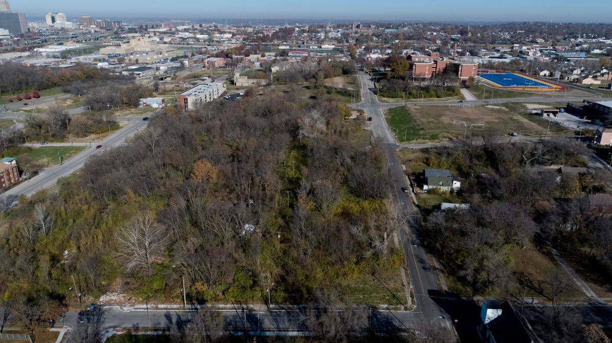 The Urban Neighborhood Initiative controls 100-plus lots in the Wendell Phillips neighborhood where Habitat for Humanity has partnered to build some houses. The area is still home to a large blighted area near 23rd Street and Woodland Avenue.