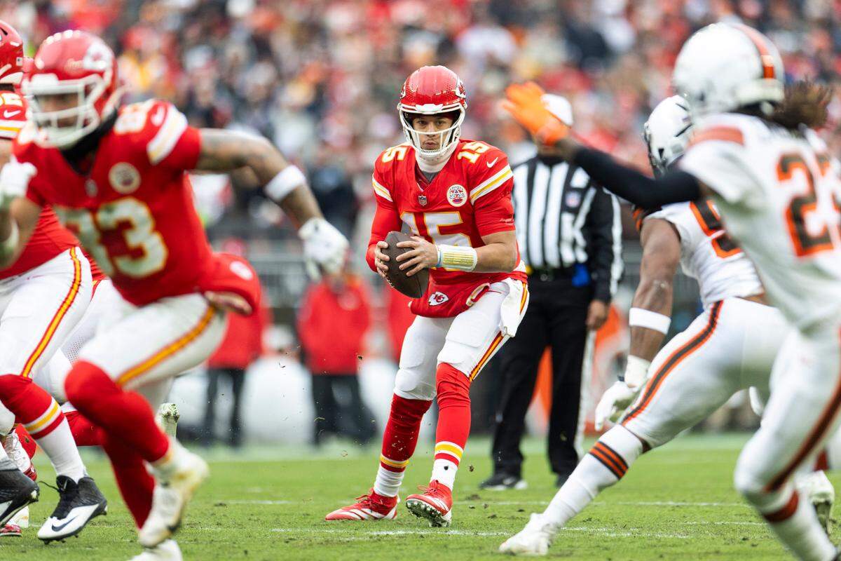 Kansas City Chiefs quarterback Patrick Mahomes (No. 15) drops back to pass against the Cleveland Browns during a Week 15 NFL game at Huntington Bank Field in Cleveland, Ohio on Sunday, Dec. 15, 2024.
