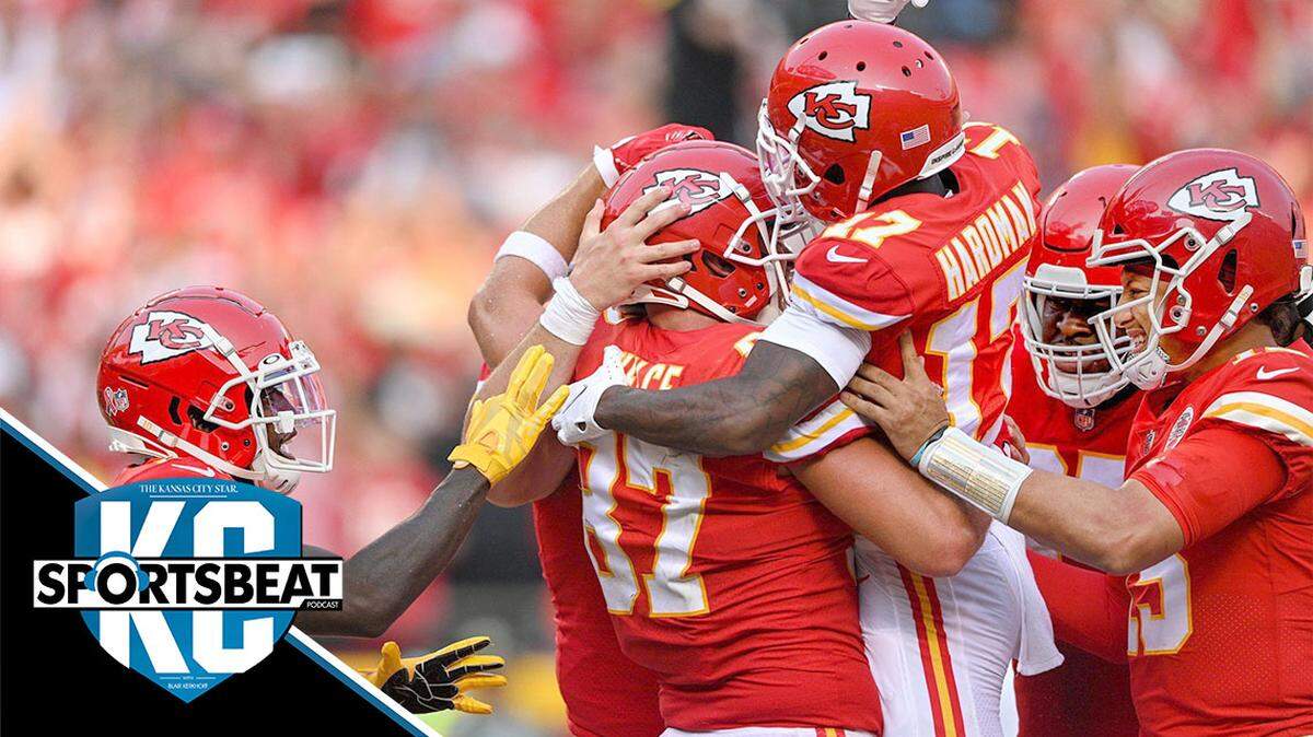 Kansas City Chiefs tight end Travis Kelce (87) celebrates a touchdown with teammates during the second half of the home opener against the Cleveland Browns on Sunday, Sept. 12, 2021, at Arrowhead Stadium in Kansas City. The Chiefs defeated Cleveland, 33-29.
