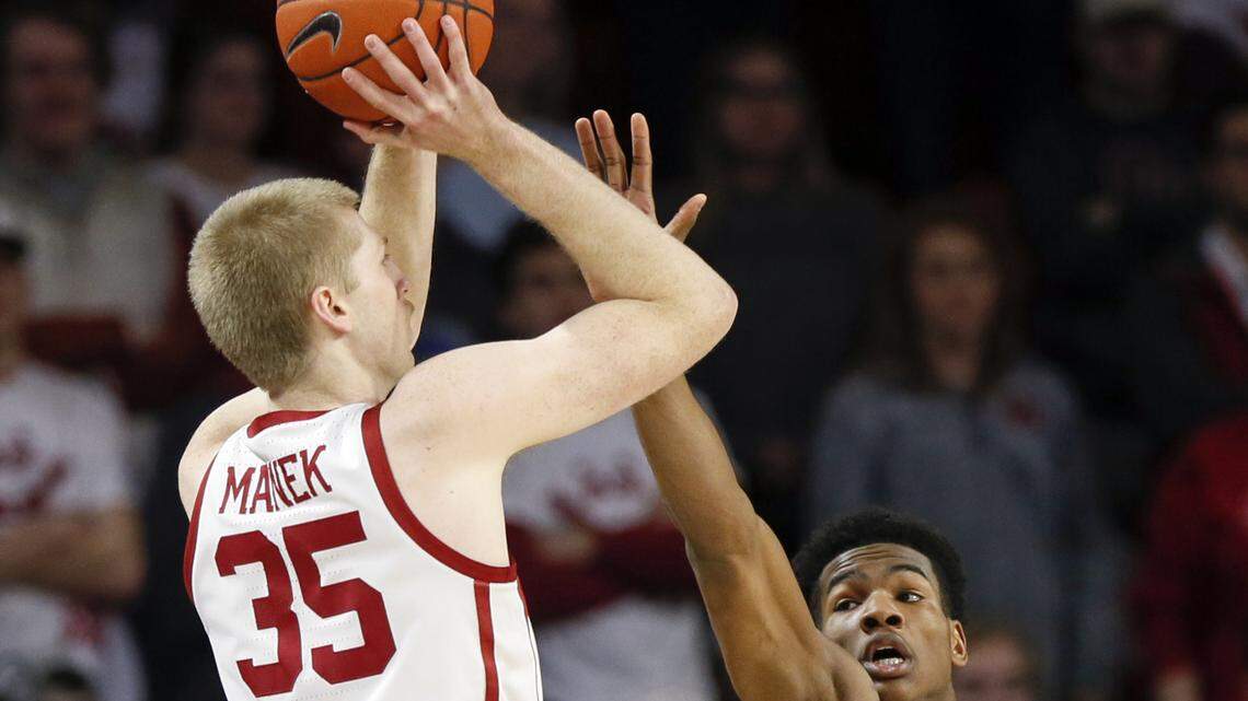 Kansas’ amazing streak of 14 Big 12 championships comes to an end, with a thud