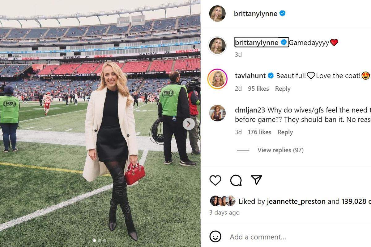 Trolls came after Brittany Mahomes for this photo taken before the Chiefs-Patriots game Sunday.