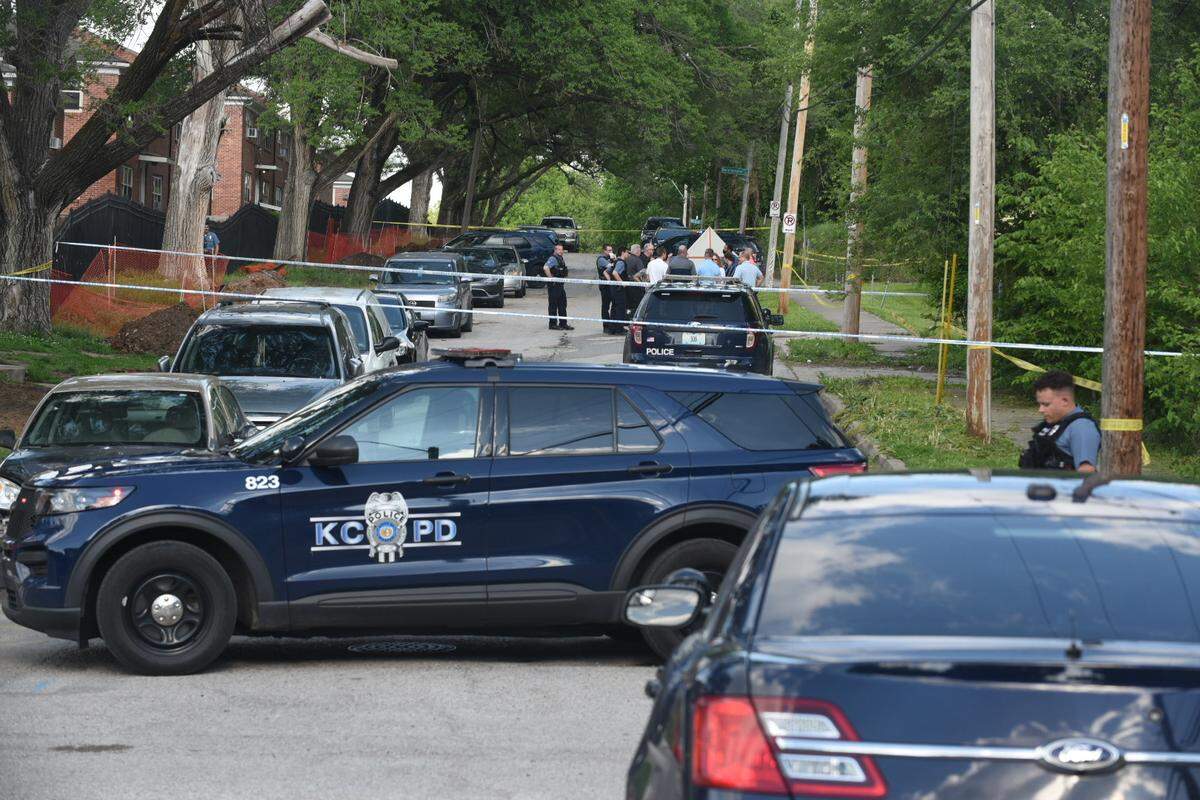 Police respond to a homicide reported in the 3000 block of East 49th Street in Kansas City.