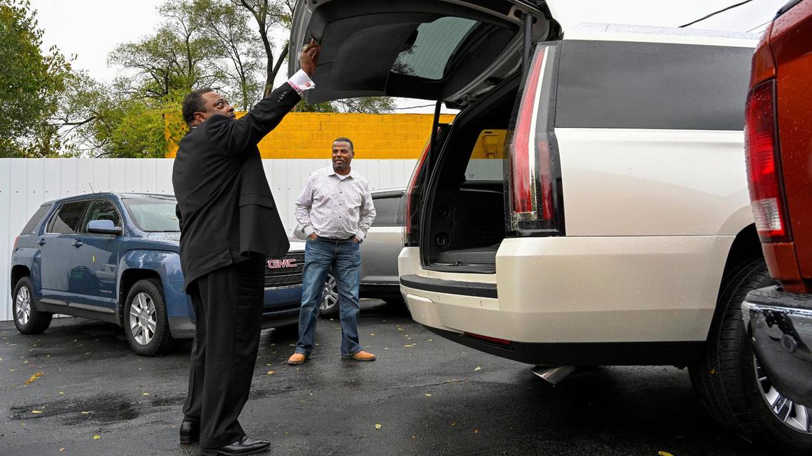 ‘I just trust him.’ Watson’s car lot finds a niche on Kansas City’s Prospect Avenue
